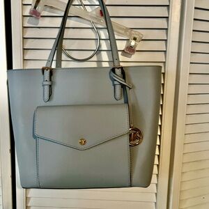 Mk bag look new very clean